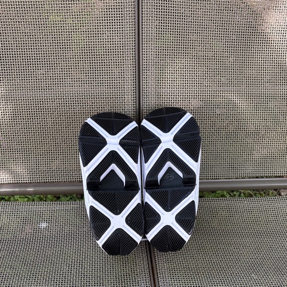 Nike go Flyease White and Black Slip-On Athletic Shoes - Picture 4 of 16